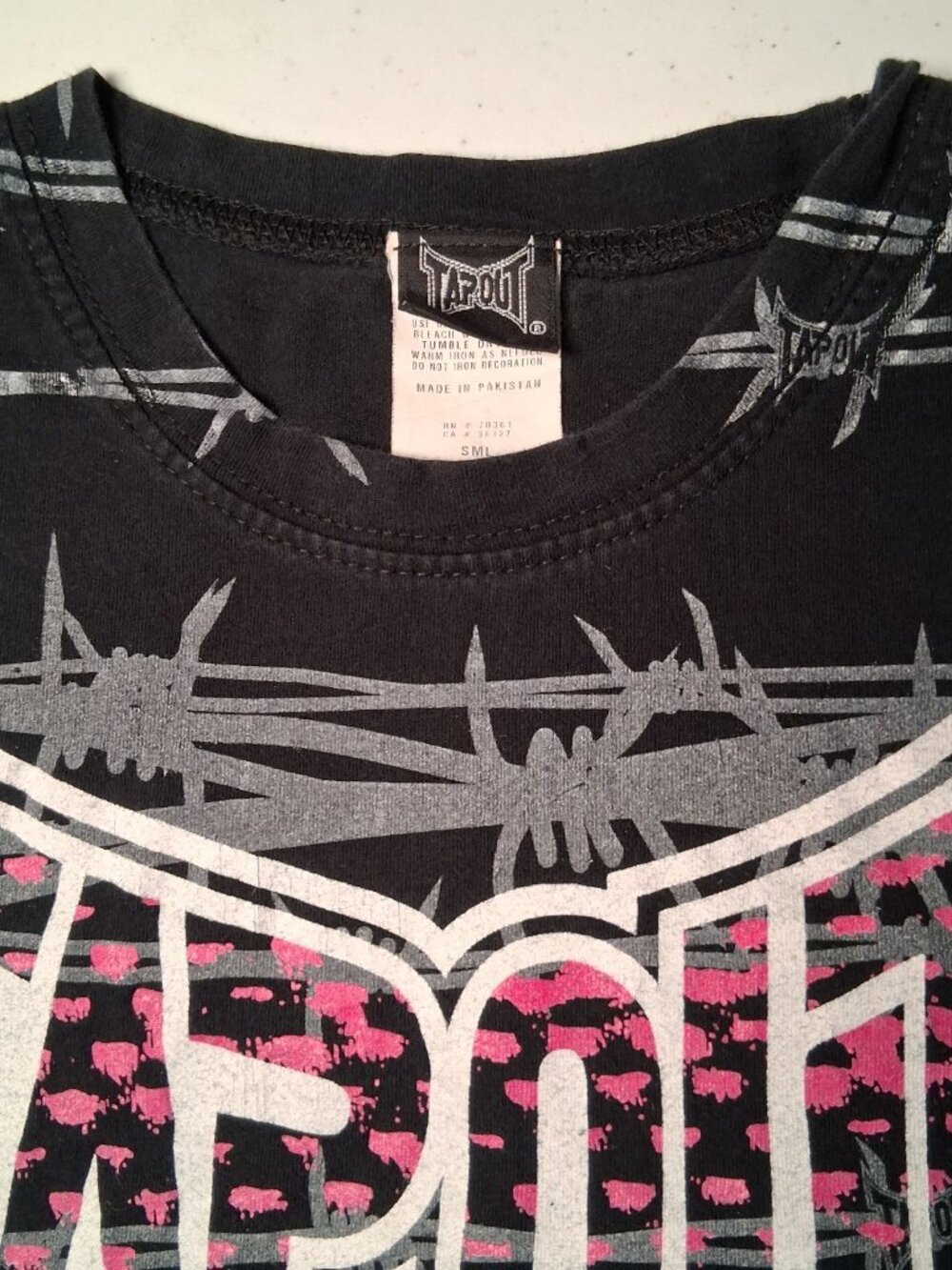 Vintage Y2K Tapout Shirt Women Small Black Barb Wire All Over Print Fighting MMA - Picture 9 of 12